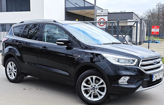 Ford Kuga cena 67900 przebieg: 119000, rok produkcji 2018 z Bochnia małe 497